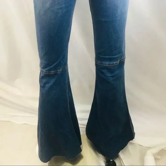 Aluna Levi flared leg, high waisted jeans - Picture 8 of 10